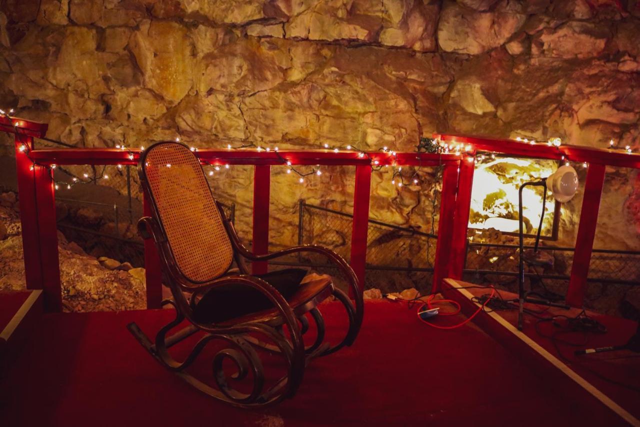 Grand Canyon Caverns Inn Peach Springs Esterno foto