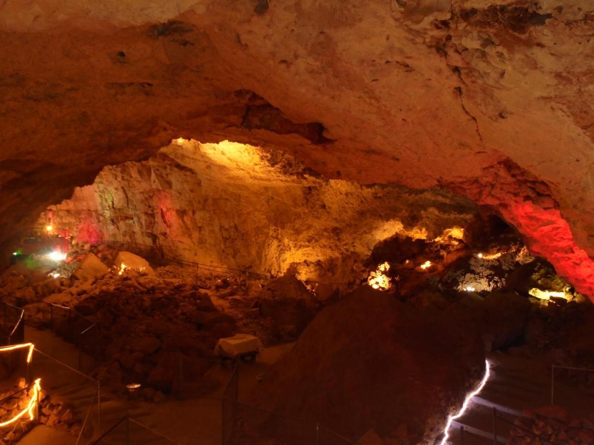 Grand Canyon Caverns Inn Peach Springs Esterno foto