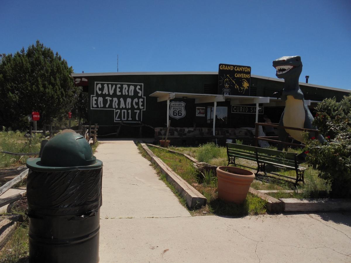 Grand Canyon Caverns Inn Peach Springs Esterno foto