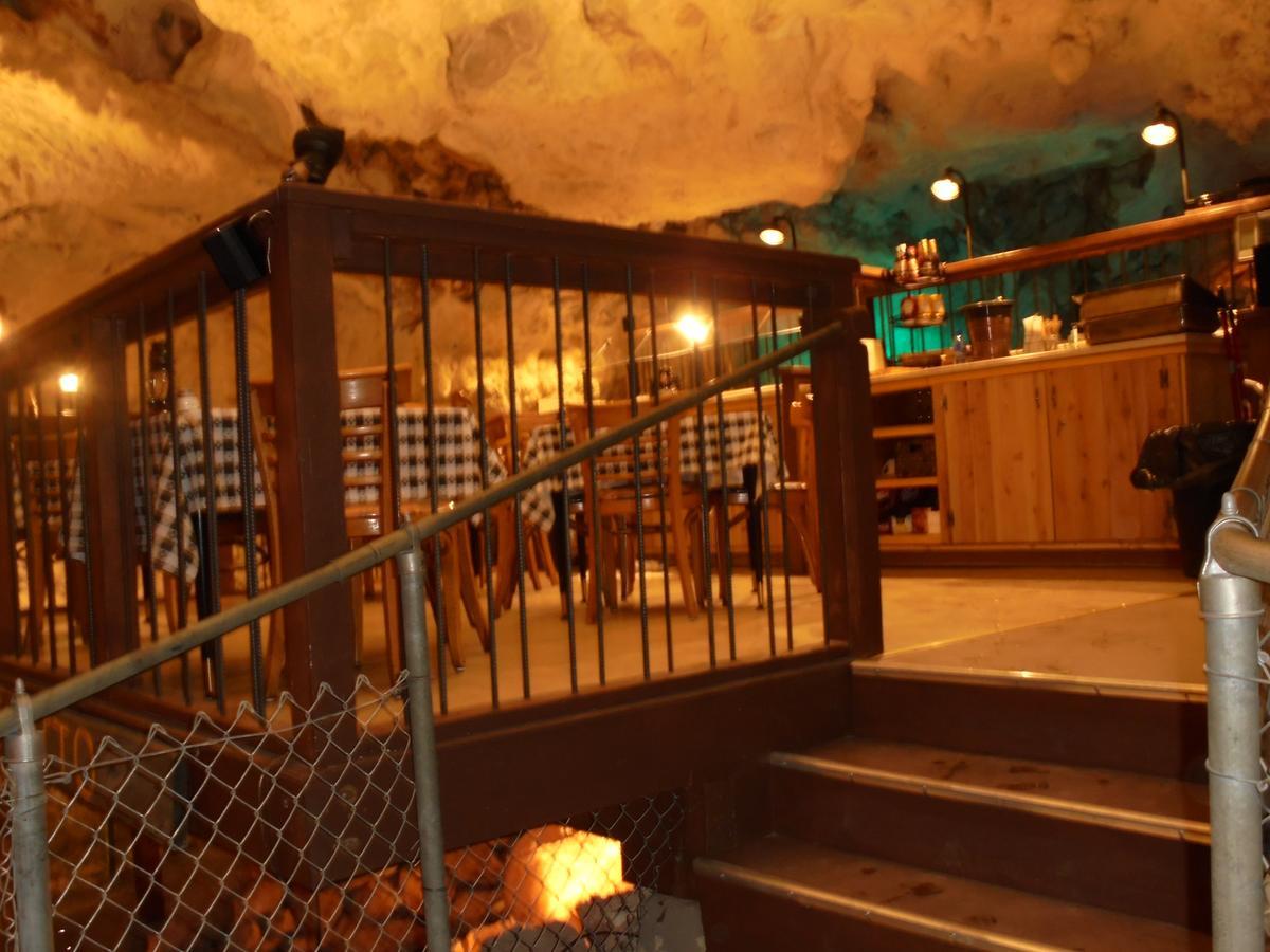 Grand Canyon Caverns Inn Peach Springs Esterno foto