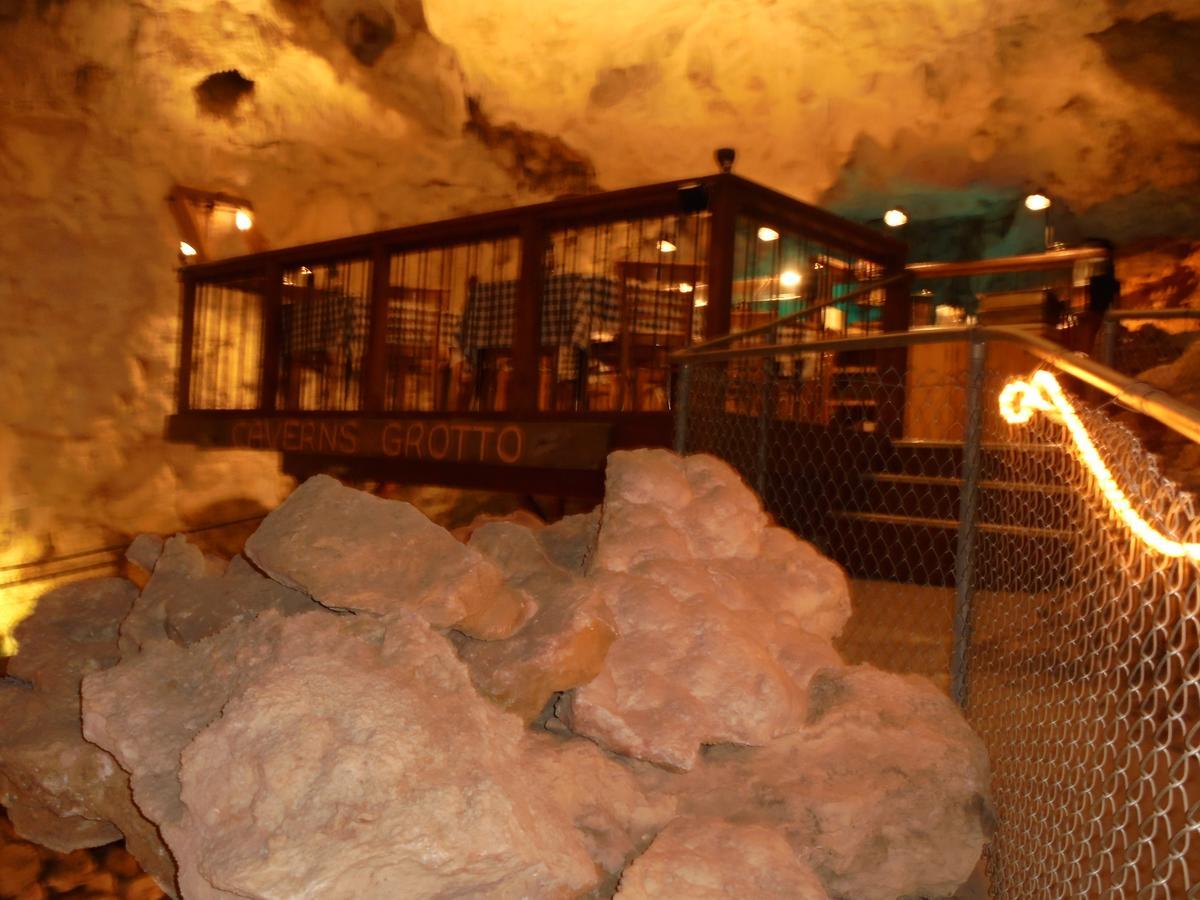 Grand Canyon Caverns Inn Peach Springs Esterno foto