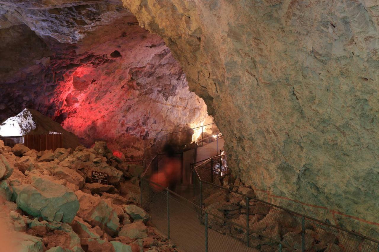 Grand Canyon Caverns Inn Peach Springs Esterno foto