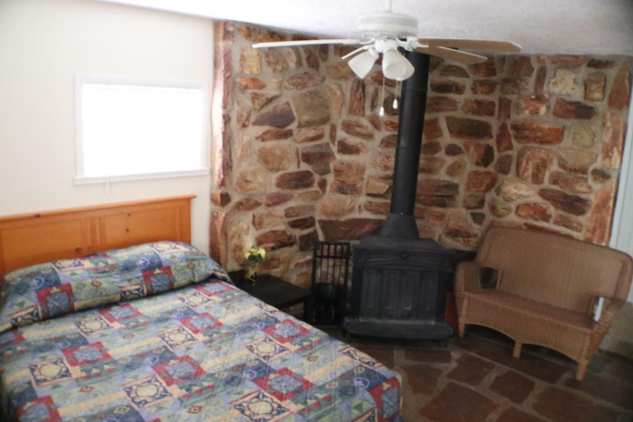 Grand Canyon Caverns Inn Peach Springs Esterno foto