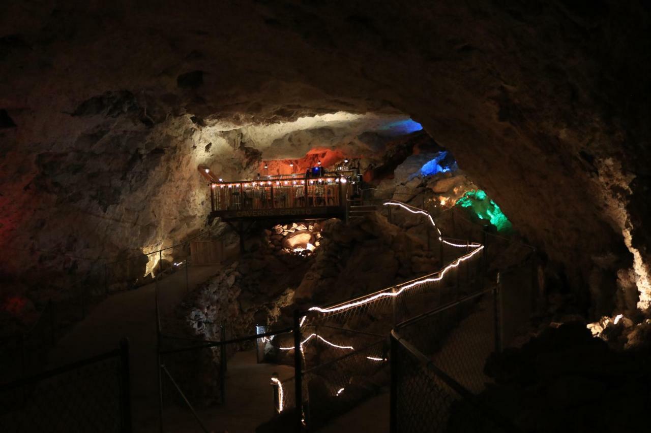 Grand Canyon Caverns Inn Peach Springs Esterno foto